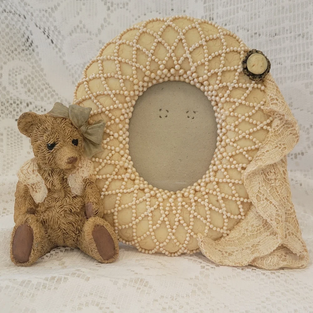 Vintage Fancy Frames Teddy Bear Cameo Picture Frame 2 1/4